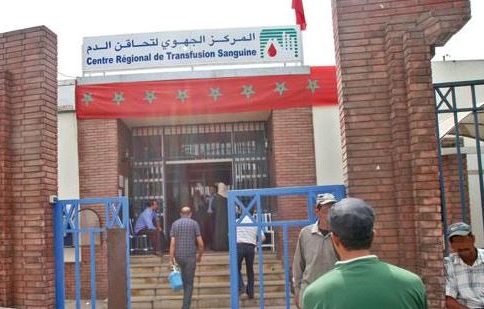 مواطنين مغاربة يتوافدون لمراكز تحاقن الدم
