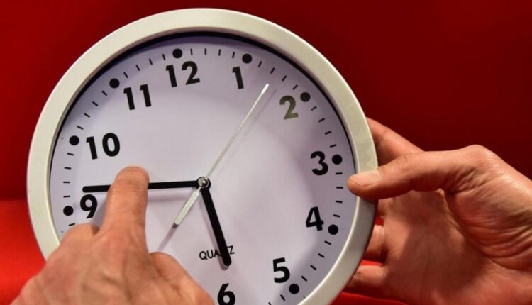 تذكير.. هذا موعد العودة للعمل بتوقيت GMT+1 بالمغرب تذكير.. هذا موعد العودة للعمل بتوقيت GMT+1 بالمغرب