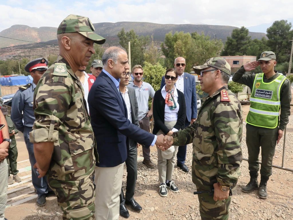 السفير الأمريكي يزور مناطق الزلزال ويجدد دعم بلاده للمغرب