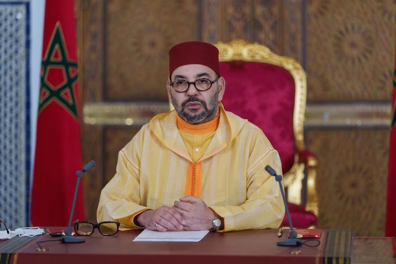 الملك يهنئ عاهل ماليزيا