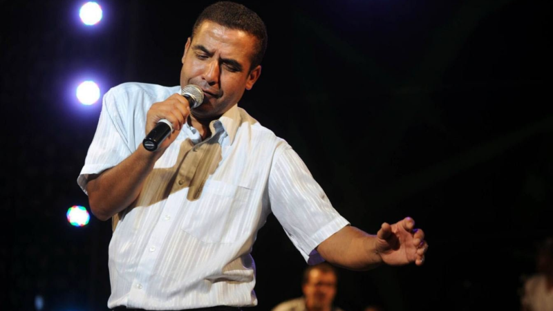 الشاب مامي يعانق المسرح الشاب مامي يعانق المسرح