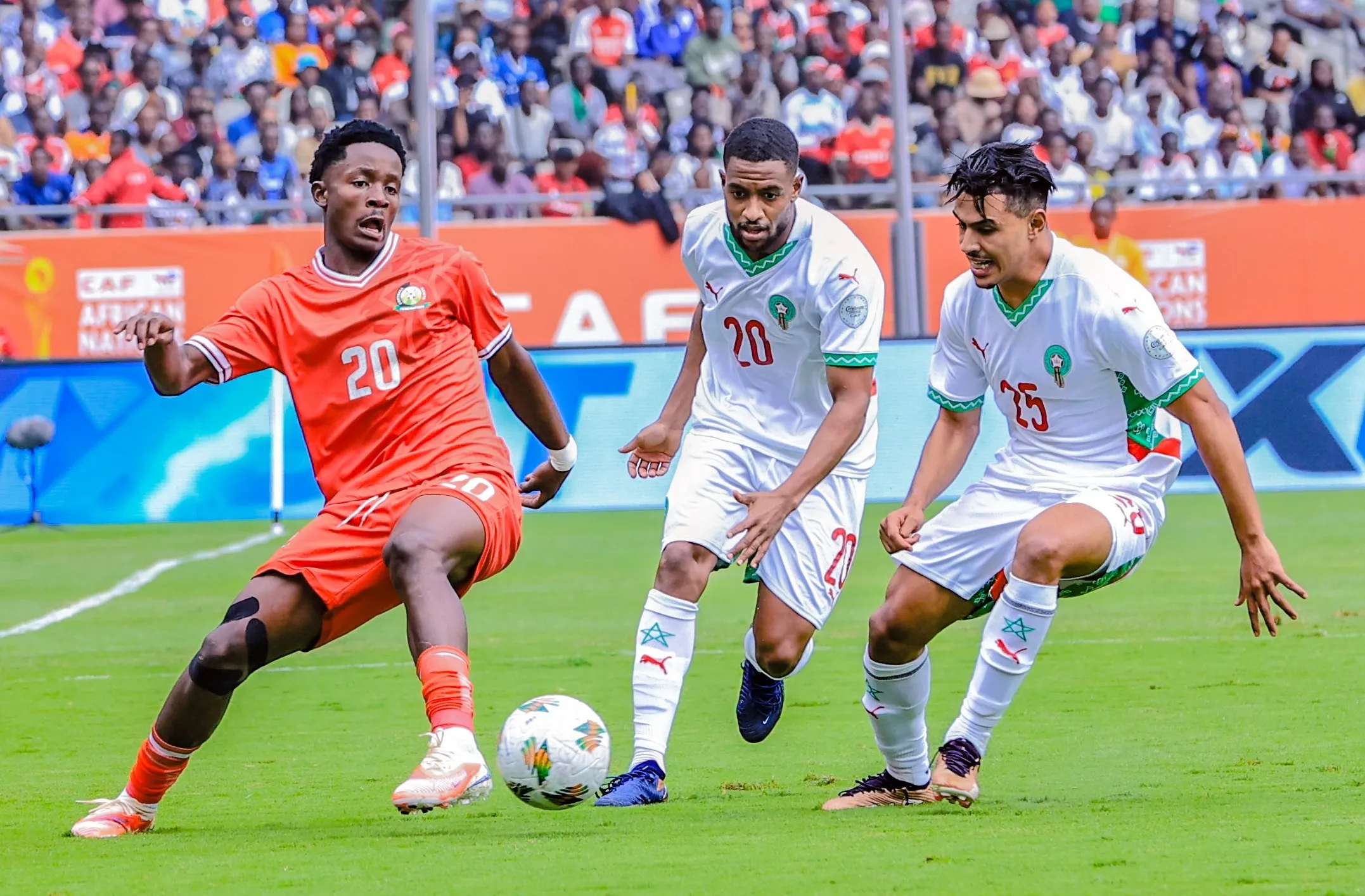 “الكاف” يحيل “خروقات” بمباراة كينيا والمغرب على التحقيق “الكاف” يحيل “خروقات” بمباراة كينيا والمغرب على التحقيق