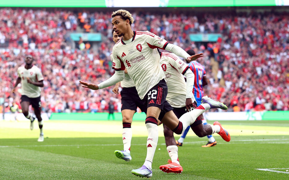 ليفربول يستهل حملة الدفاع عن لقب “البريميرليغ” أمام بورنموث