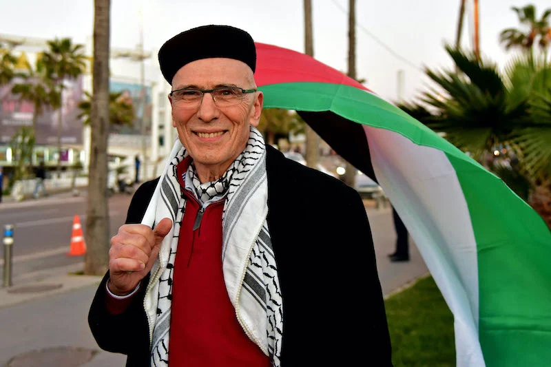 “وُجِد عليه كدمات”..مناهضو التطبيع يشككون في “وعكة أسيدون” ويخرجون للاحتجاج