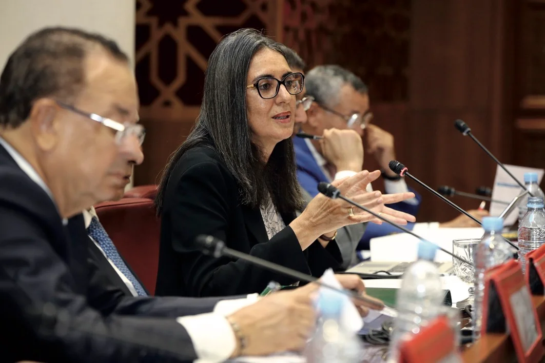 الحكومة 19 ساري: تفاؤل الأوراش الكبرى بقانون مالية 2026 يخفي “قنبلة موقوتة”