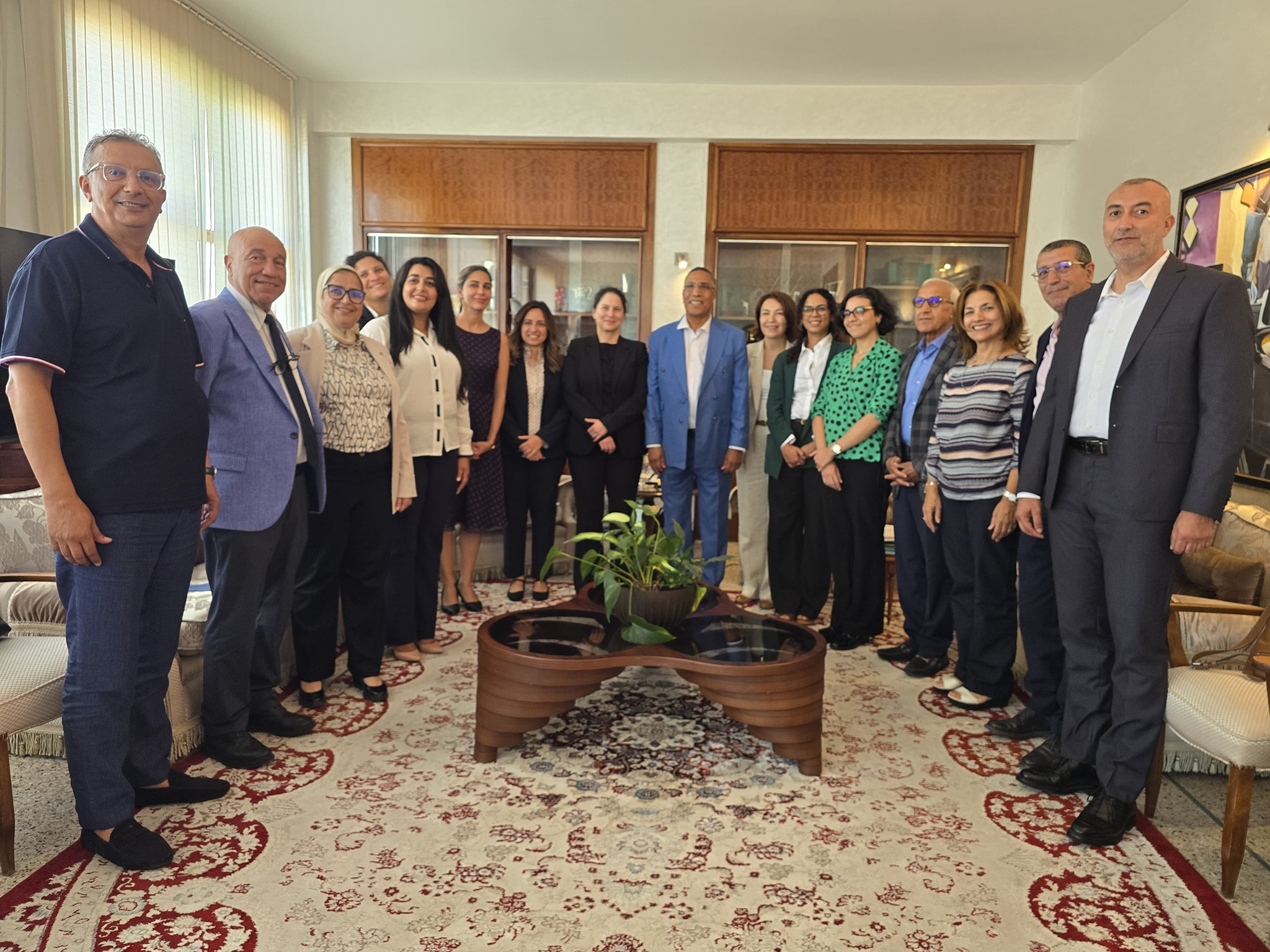 رفاق موخاريق يستقبلون وفد صندوق النقد الدولي وينتقدون “إملاءاته”