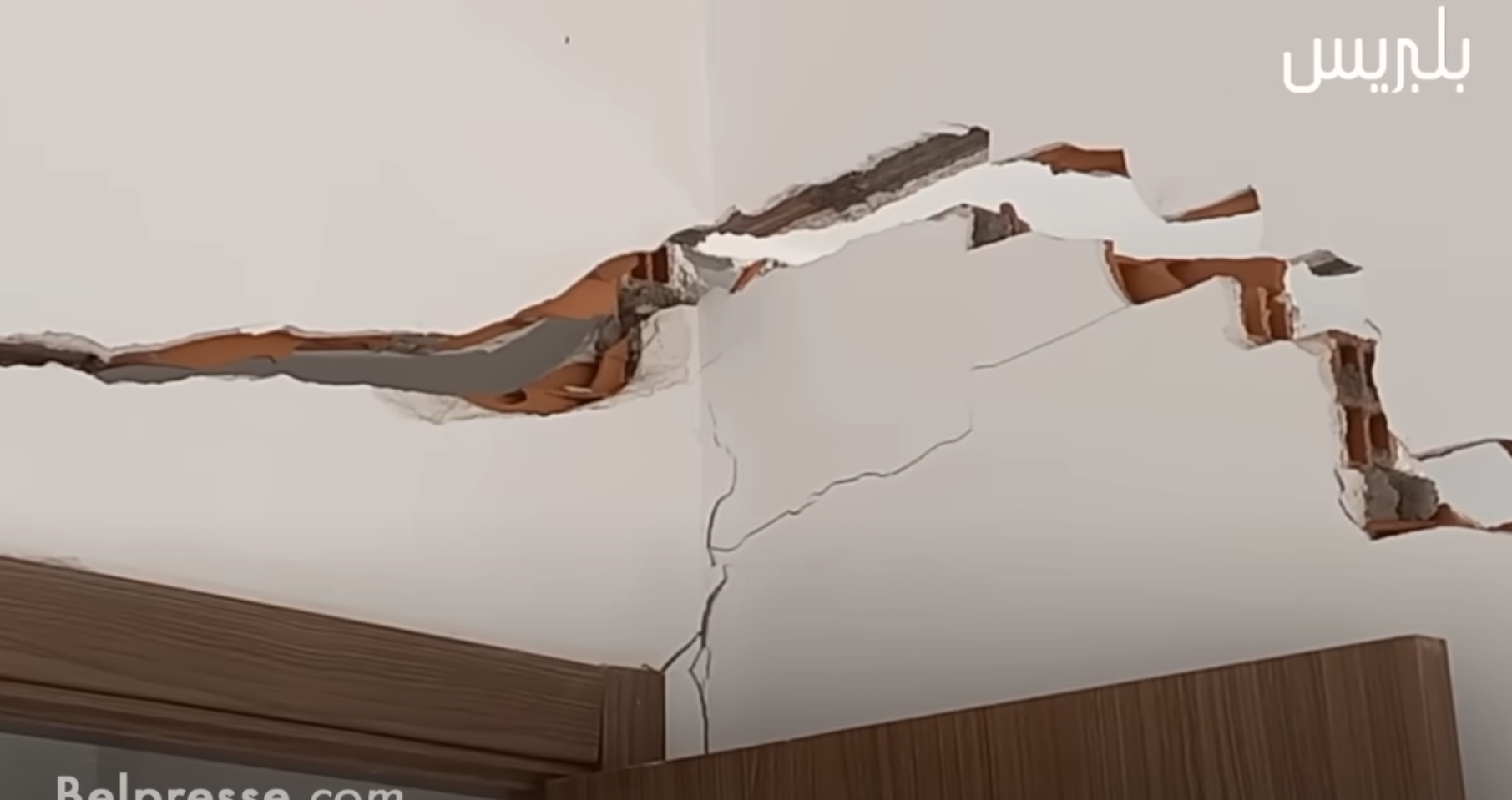 الصخيرات: كـ ـارثة.. سكان عمارة يحتجون على ظهور تشققات