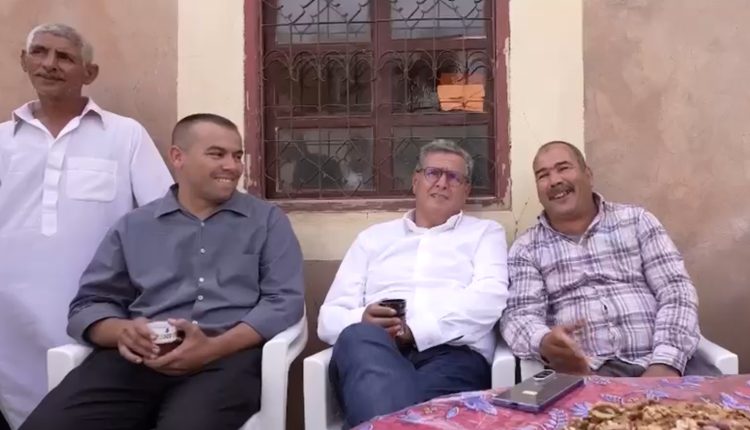 أخنوش يتفقد مناطق الحوز ويتواصل مع الساكنة بعفوية  (فيديو)