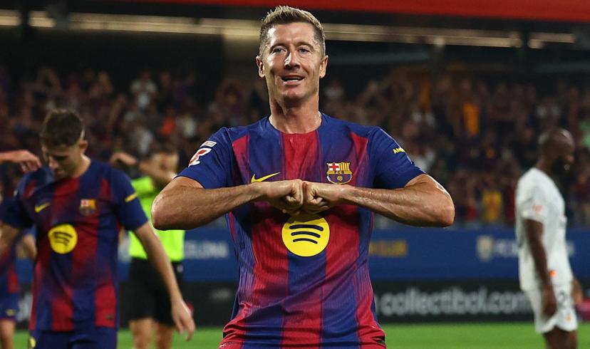 برشلونة يسحق فالنسيا بسداسية ويزاحم ريال مدريد على صدارة الليغا