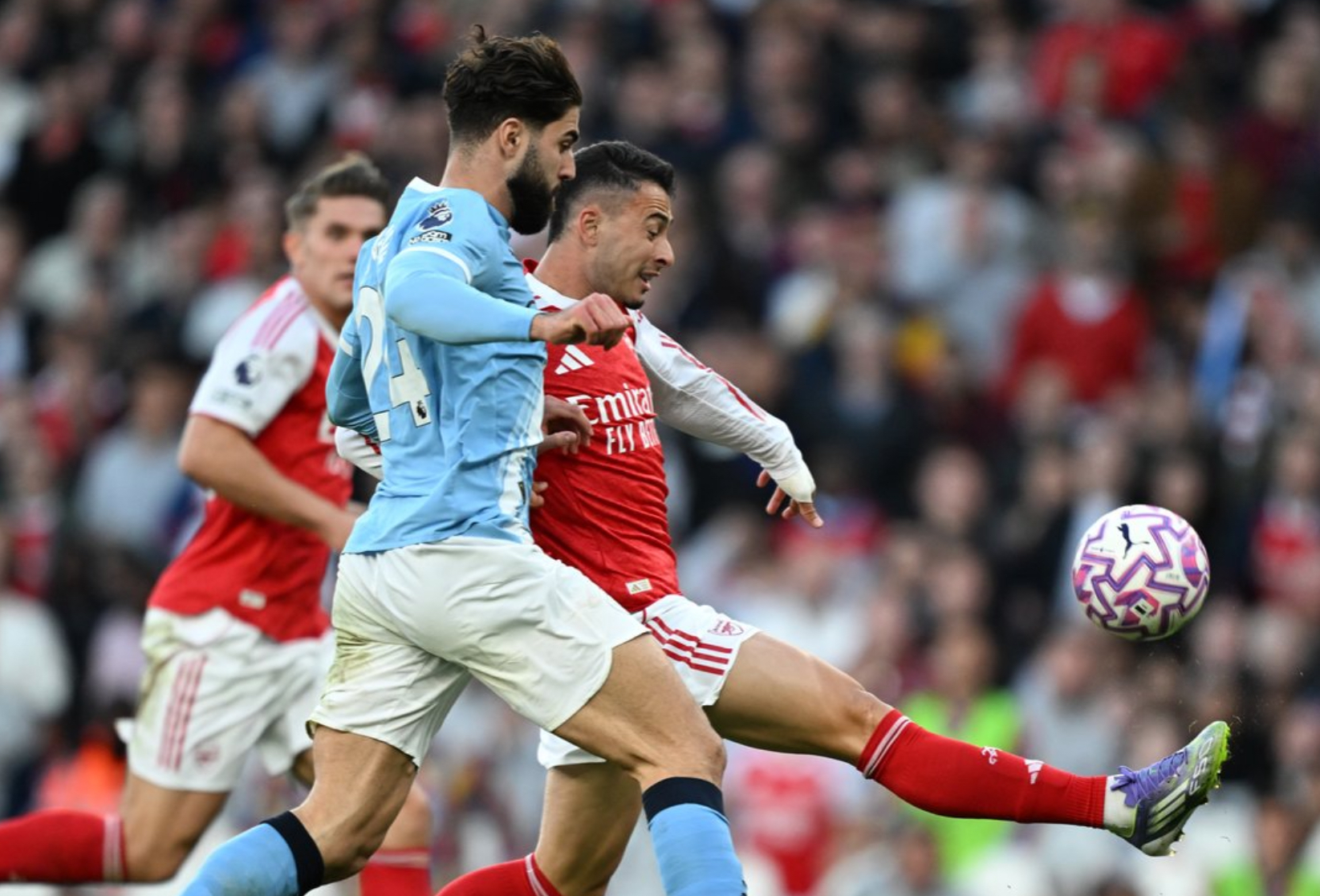 أرسنال يقتنص تعادلاً قاتلاً أمام السيتي في قمة الدوري الانجليزي