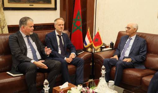 العلمي يجري مباحثات مع وفد عن الأكاديمية الهولندية للمالية