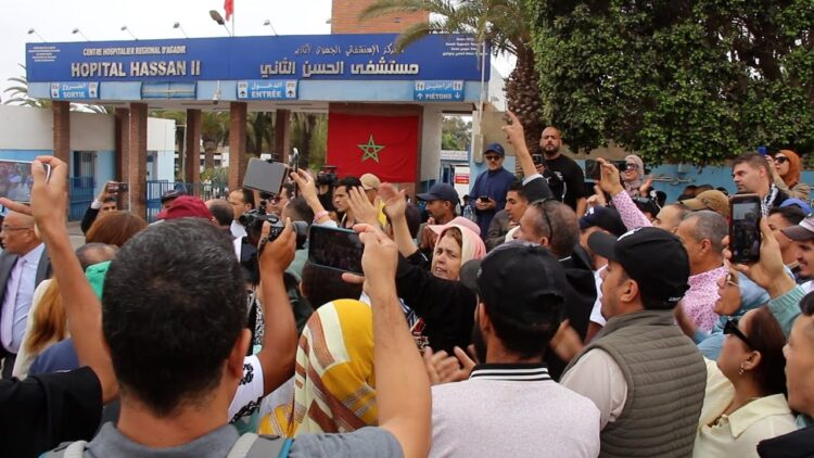 احتجاجات السوسيين أمام مستشفى الحسن الثاني بأكادير تصل البرلمان
