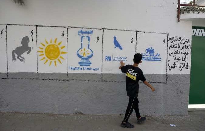 الكرة في ملعب الأحزاب !