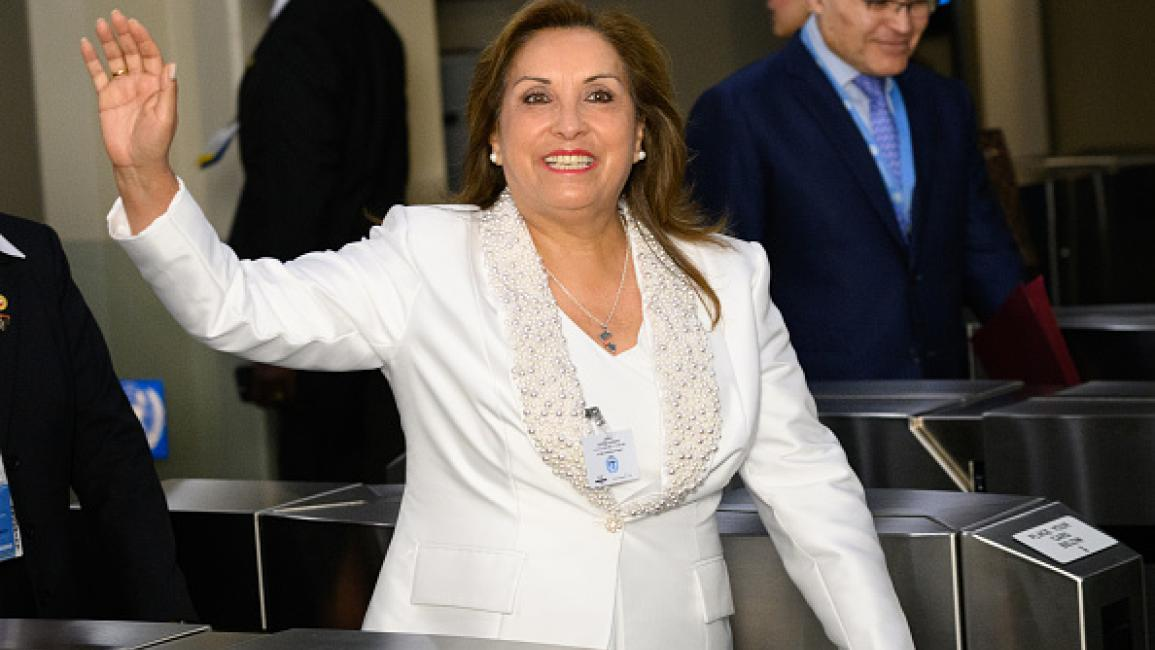 البرلمان يعزل رئيسة البيرو البرلمان يعزل رئيسة البيرو