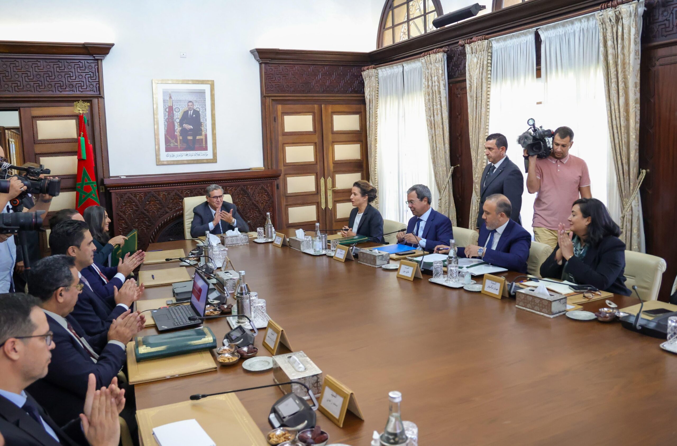 أخنوش يترأس توقيع اتفاقية مشاريع إنتاج الكهرباء بالطاقة المتجددة