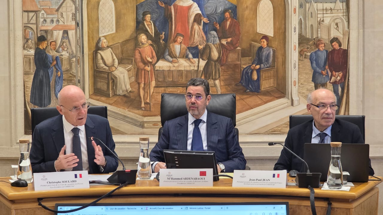 عبد النباوي يترأس اجتماع مكتب جمعية المحاكم العليا بباريس