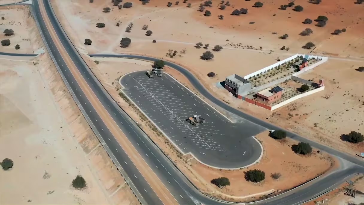 الطريق السريع تيزنيت–الداخلة.. إنجاز هندسي برؤية تنموية متكاملة