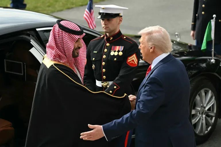 بن سلمان وترامب يفتحان صفحة جديدة في العلاقات السعودية-الأمريكية بن سلمان وترامب يفتحان صفحة جديدة في العلاقات السعودية-الأمريكية