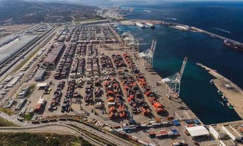 الأضخم بالمغرب..طنجة تستعد لرفع علم وطني ضخم يُرى من إسبانيا