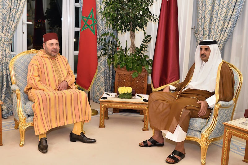 الملك يهنئ أمير دولة قطر