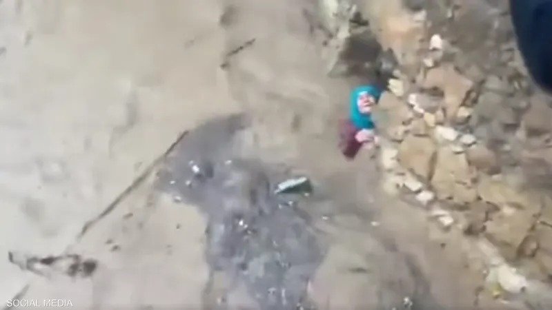 صورة “مي جميلة” بفيضانات آسفي.. حينما يعوض السور المسؤول صورة “مي جميلة” بفيضانات آسفي.. حينما يعوض السور المسؤول