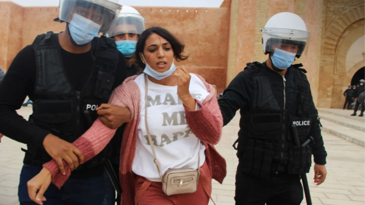 التعليم 15 سجن نزهة مجدي وسعيدة العلمي يعيد الجدل حول “تجريم النضال النسائي”