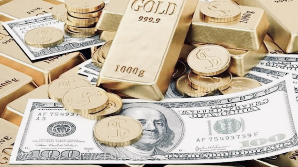 الذهب يتراجع أمام الدولار