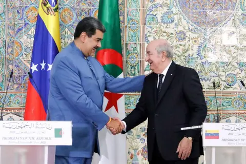 لماذا التزمت الجزائر الصمت في قضية حليفها الرئيس الفنزويلي؟ لماذا التزمت الجزائر الصمت في قضية حليفها الرئيس الفنزويلي؟