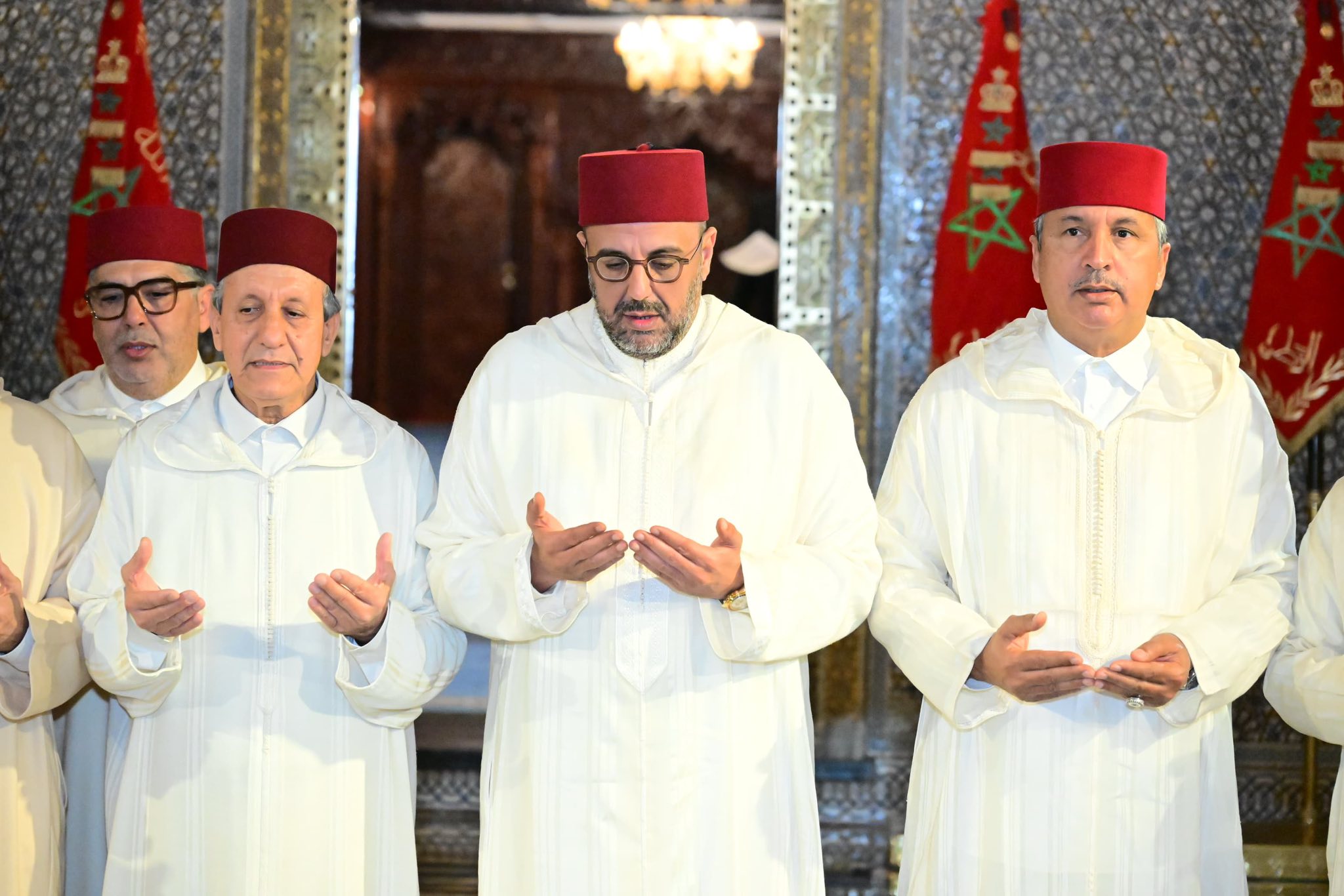 رئيس مجلس المستشارين وأعضاء المكتب في زيارة لضريح محمد الخامس