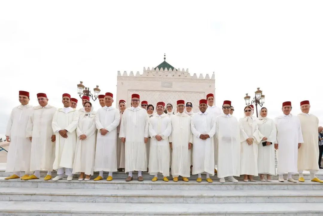 محمد شوكي يقود وفداً من “الأحرار” لزيارة ضريح محمد الخامس بالرباط