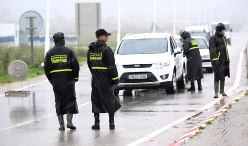 فيضانات تقطع محاور طرقية وتواصل عمليات الإجلاء بعدة أقاليم