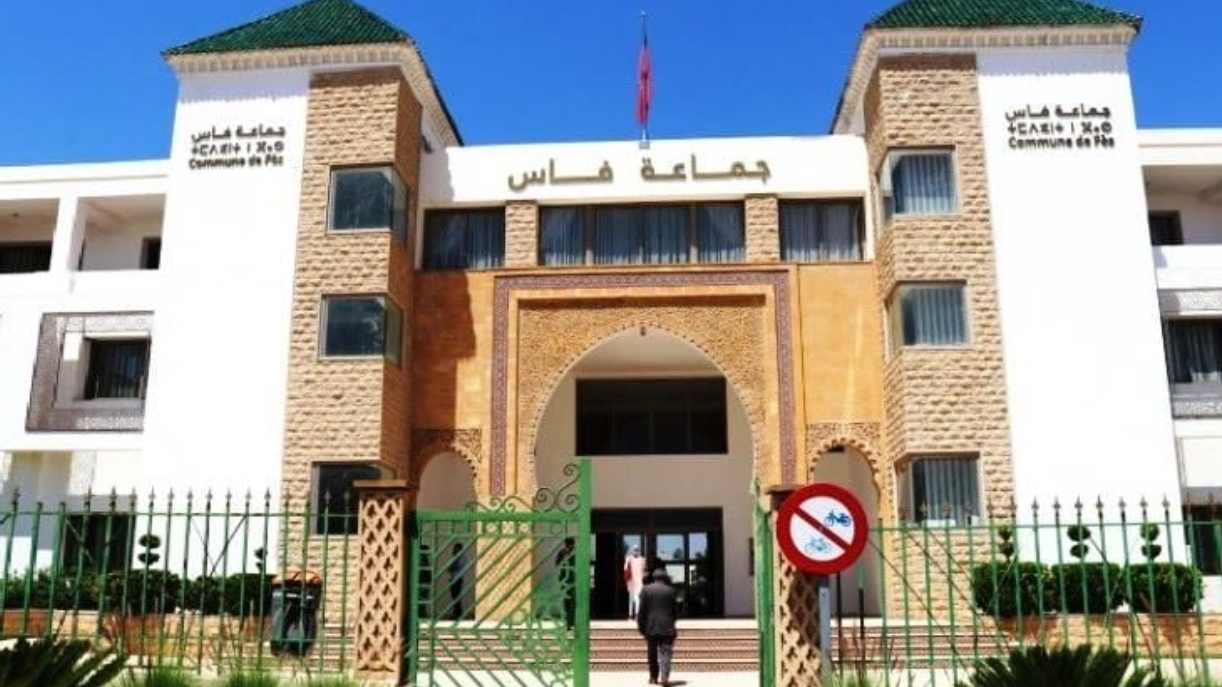 حلبة تزلج بفاس تُكلّف 2.5 مليار.. والمعارضة تنتفض