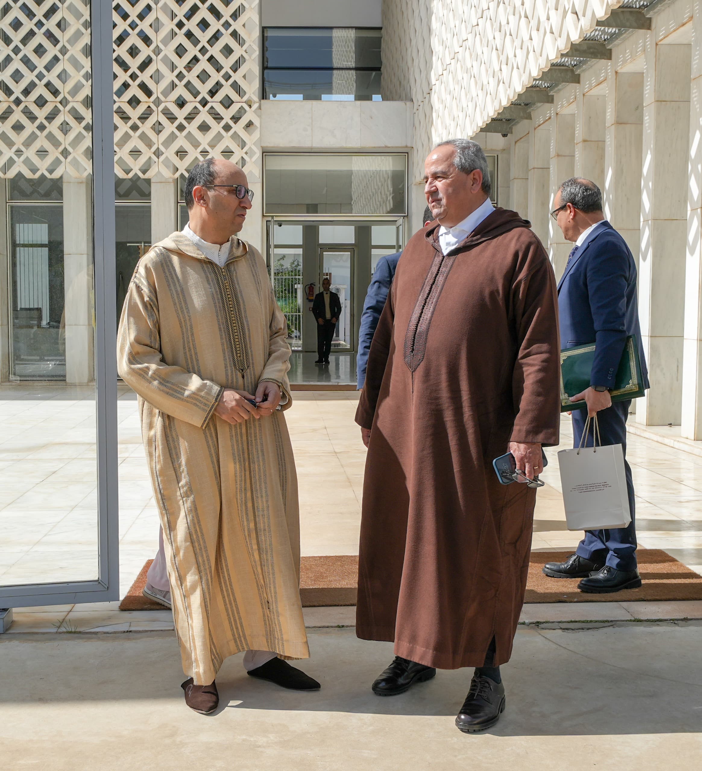 حسن طارق وميداوي يتباحثان سبل الوساطة داخل الجامعة