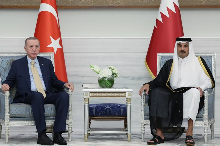 كواليس مكالمة هاتفية بين أمير قطر وأردوغان تزامنا مع الحرب كواليس مكالمة هاتفية بين أمير قطر وأردوغان تزامنا مع الحرب