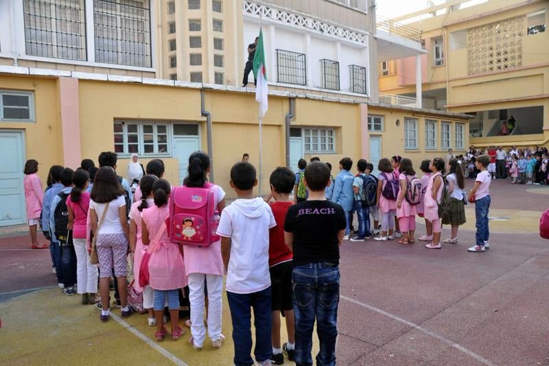 الجزائر تغلق المدارس لأربعة أشهر