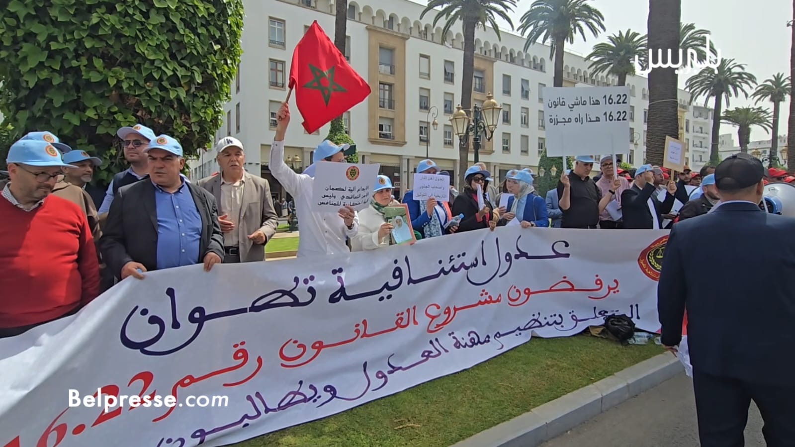العدول يعودون للاحتجاج أمام البرلمان رفضا لقانون المهنة (فيديو)