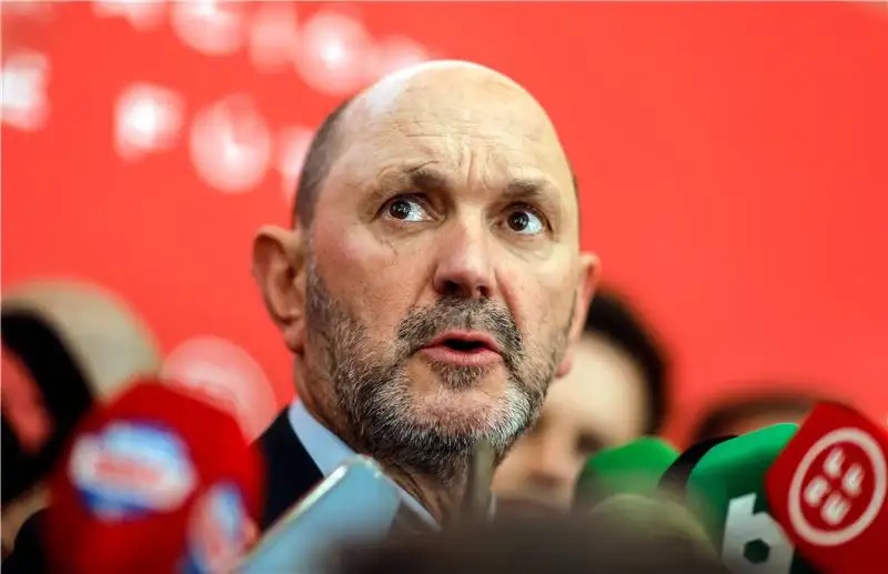 رئيس الاتحاد الإسباني لكرة القدم يحذر حكومة بلاده من المغرب