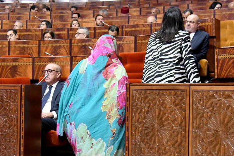 النساء ينتظرن “المناصفة”منذ 15 عاما..وقادة الأحزاب في قفص الاتهام