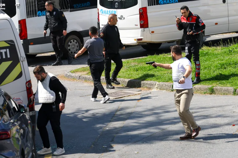 قتلى 19 قتلى بإطلاق نار قرب القنصلية الإسرائيلية في إسطنبول