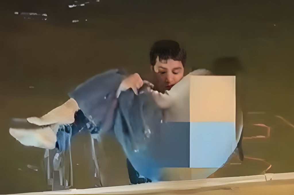 “أنقذها وغادر بصمت”..كيف تحول شاب مغربي إلى أيقونة بالصين؟(فيديو)
