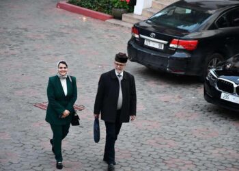 “كنت سأعتزل السياسة”..زينب السيمو تحكي معاناتها مع محاكمة أبيها