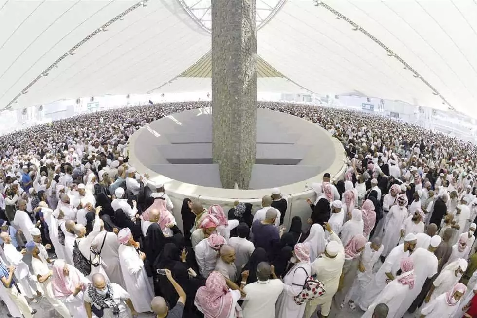 العودة 22 حجاج بيت الله يواصلون رمي الجمرات والمتعجلون يتأهبون للعودة