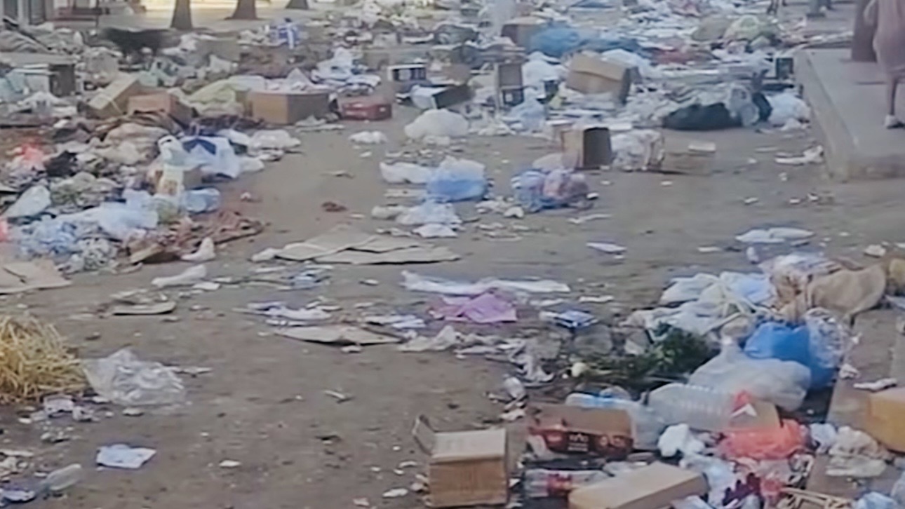 مخلفات العيد تغزو شوارع سلا ومجهودات جبارة لعمال النظافة