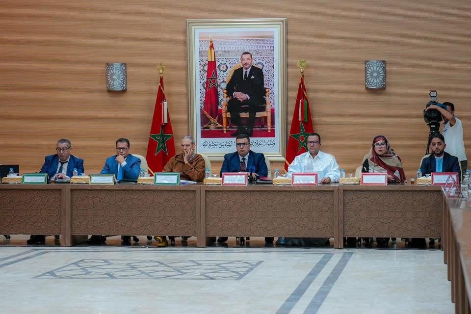 الوالي بكرات والرئيس مباركي واجتماع تدبير المرافق الحيوية بالجهة الوالي بكرات والرئيس مباركي واجتماع تدبير المرافق الحيوية بالجهة
