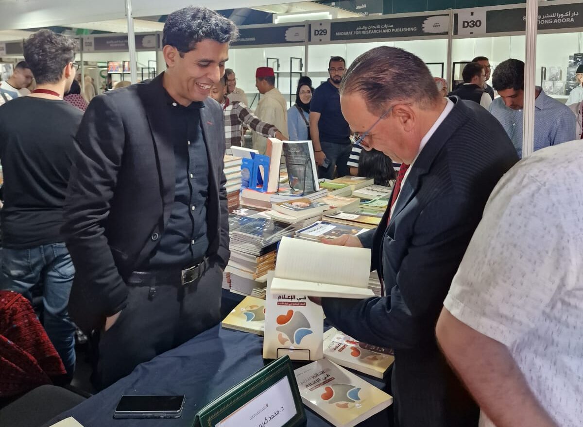 كريم بوخصاص يفتح ملف التحكم الناعم داخل غرف الأخبار (فيديو) كريم بوخصاص يفتح ملف التحكم الناعم داخل غرف الأخبار (فيديو)