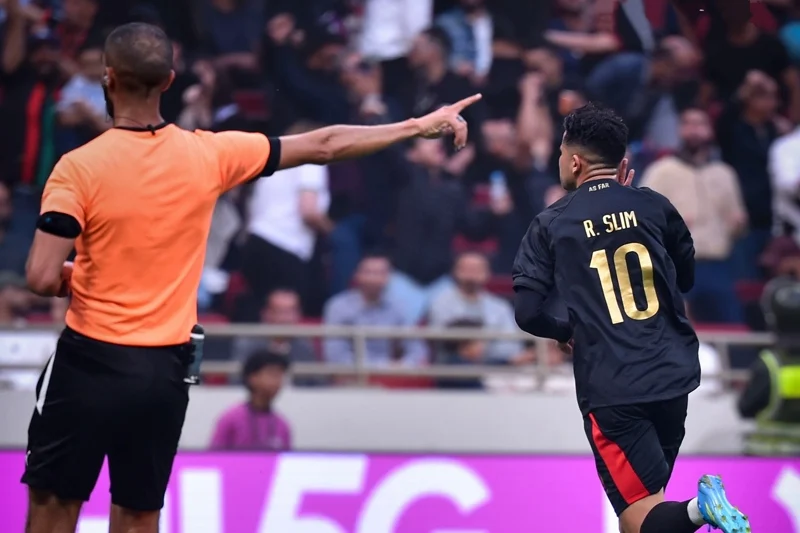 الجيش الملكي يحتج على حكم نهائي الأبطال ويطلب تغييره