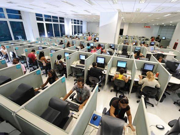 مراكز النداء 20 شبح الإفلاس يطارد مراكز الاتصال المغربية بعد قرار باريس