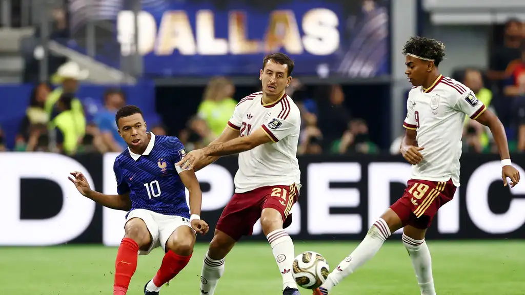 إسبانيا تقهر فرنسا وتبلغ نهائي كأس العالم