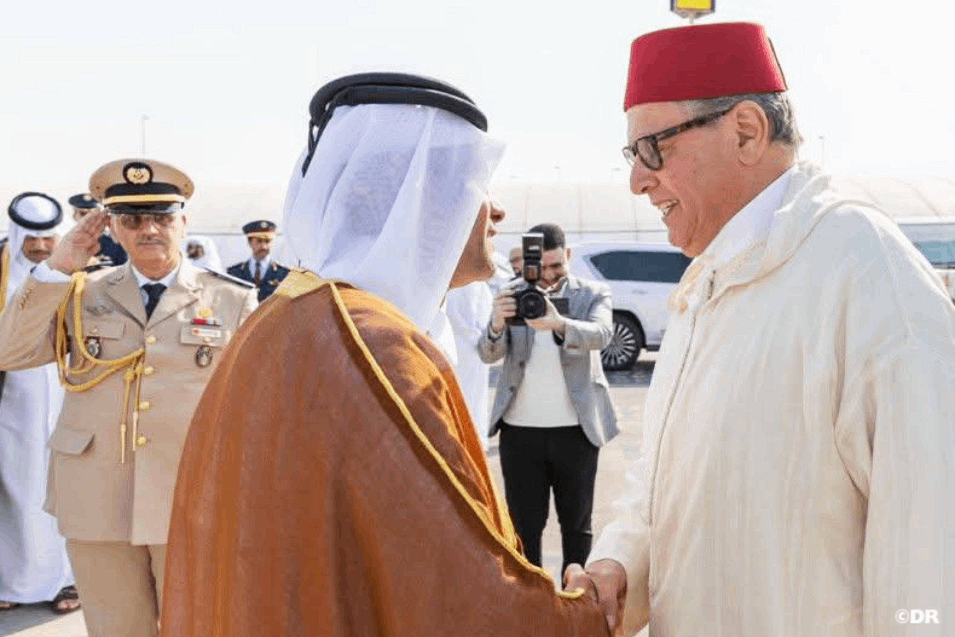 أخنوش يمثل جلالة الملك في تقديم التعازي لأمير قطر في وفاة والده
