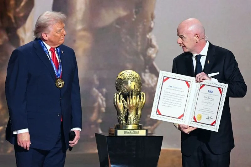 الاتحاد الأوروبي يرفض تدخل السياسيين في قرارات كرة القدم الاتحاد الأوروبي يرفض تدخل السياسيين في قرارات كرة القدم